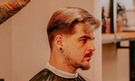 Selvklipning: En guide til at klippe dit eget hår som en professionel